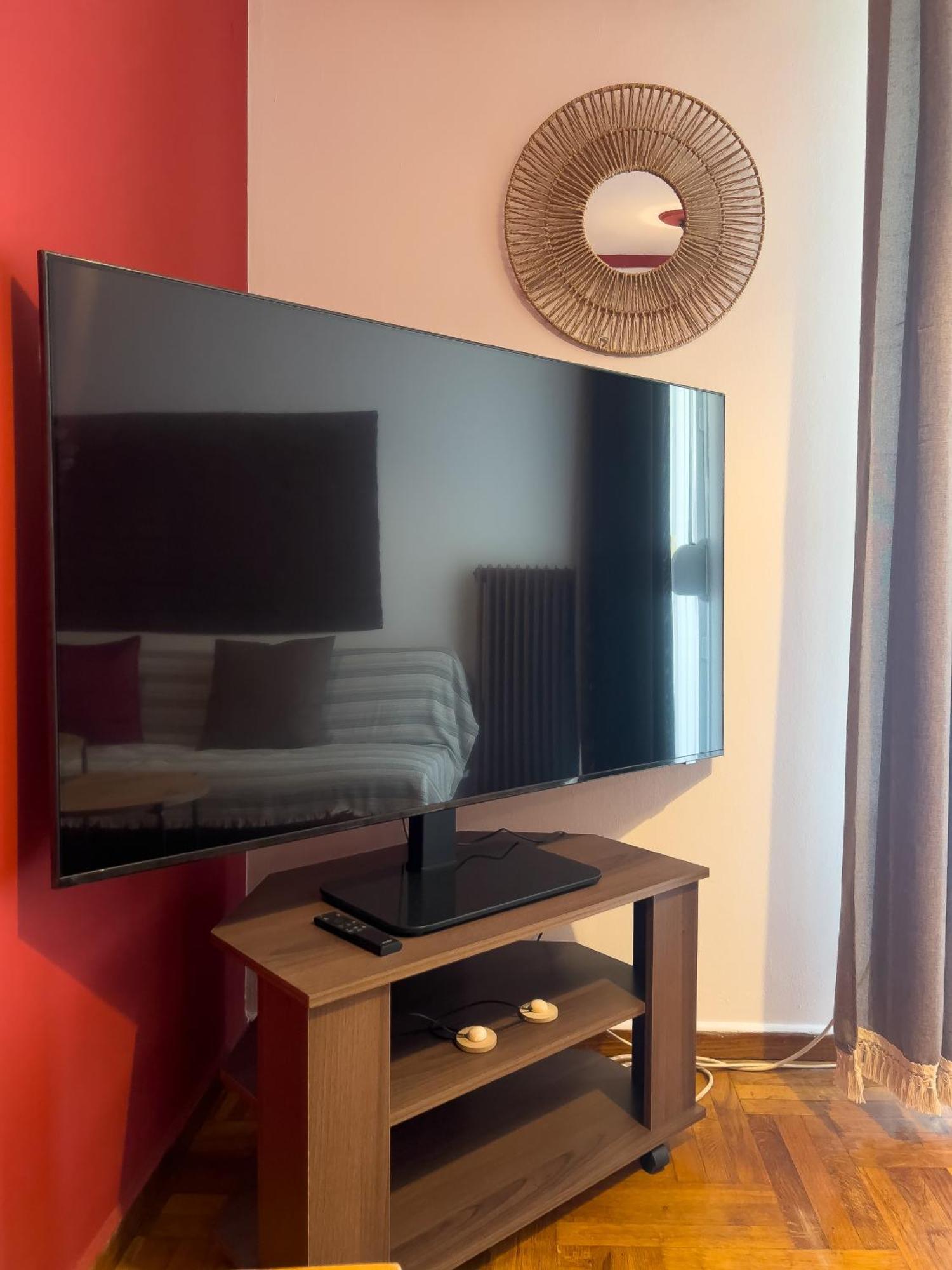 Homevision - Chic In The Apartment *